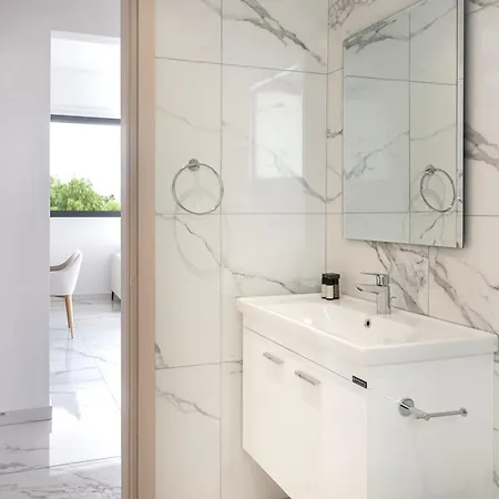 Phaedrus Living Opalia Residences Beryl Apartment *